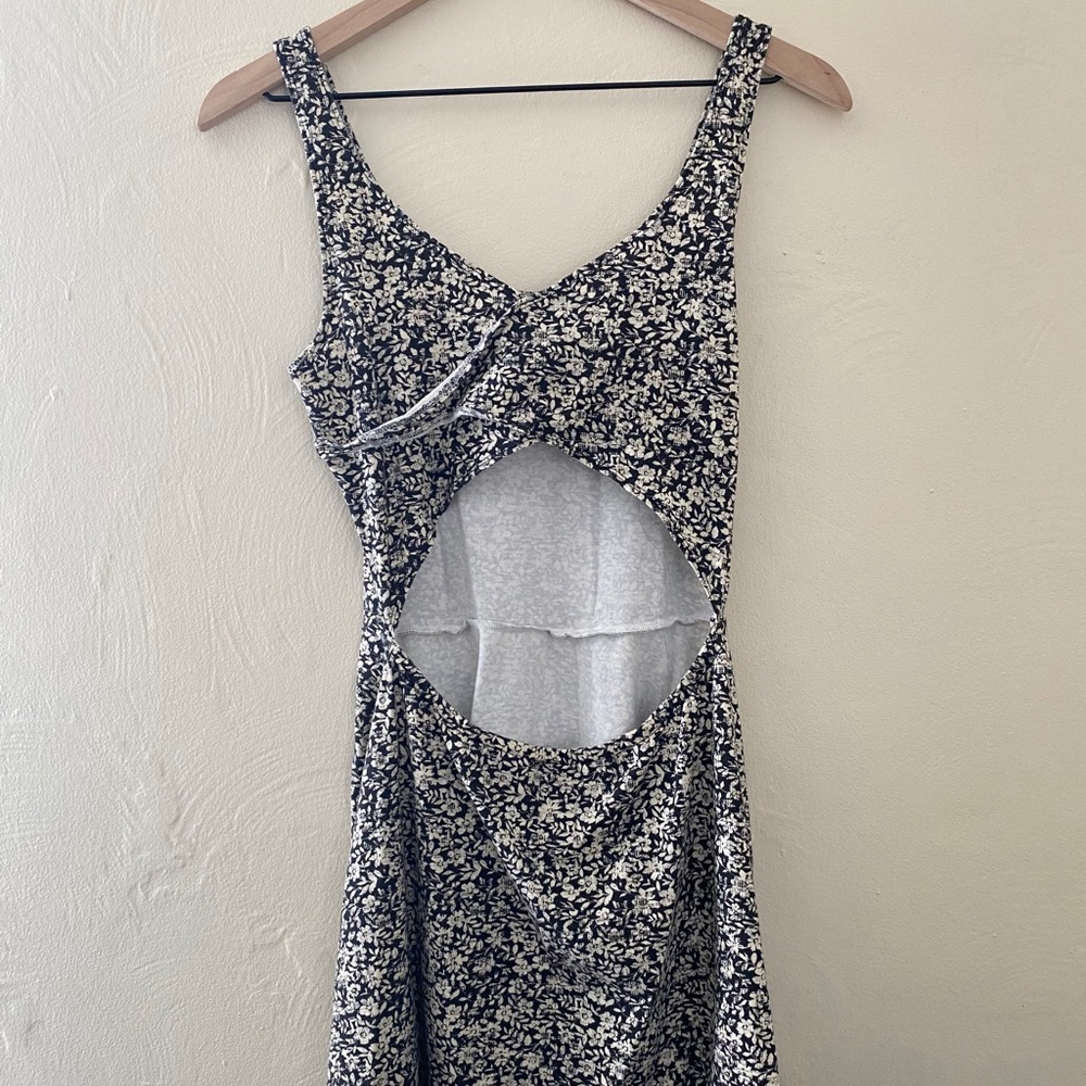 *SOLD* Hollister Floral Crossover Skater Dress - Picture 4 of 5